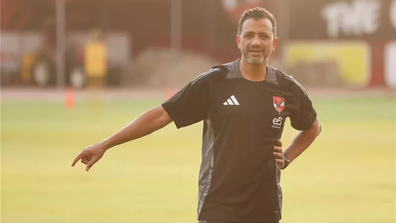 في بيان رسمي .. الأهلي يقبل اعتذار قمصان.. ويشيد بما قدمه للنادي