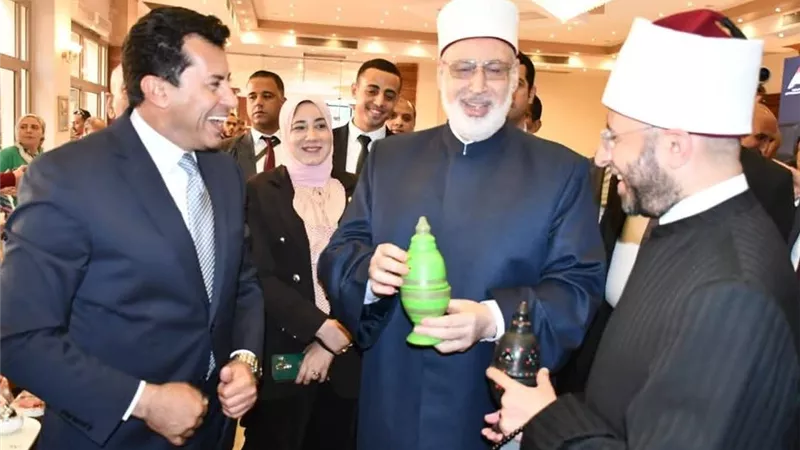  وزير الرياضة يعزز الهوية الوطنية ويواجه التطرف بخطاب ديني مستنير