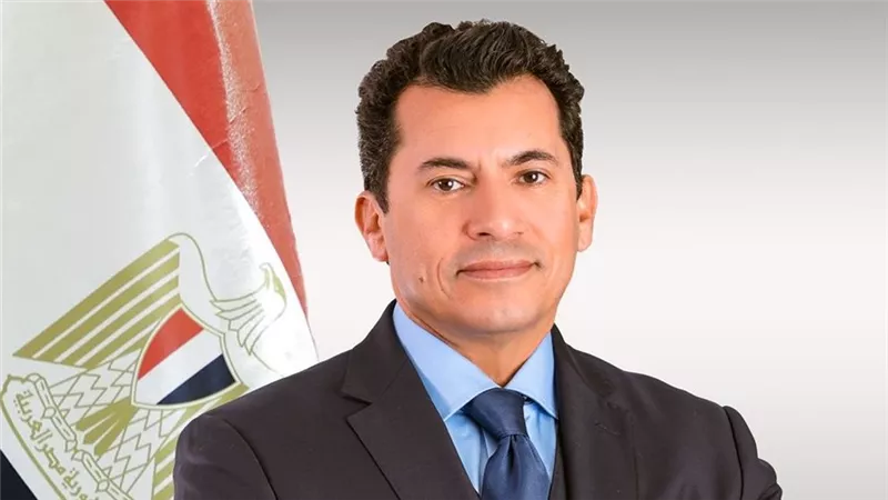 أشرف صبحى يهنئ أبطال منتخب الرماية بعد تصدرهم البطولة العربية  2025 