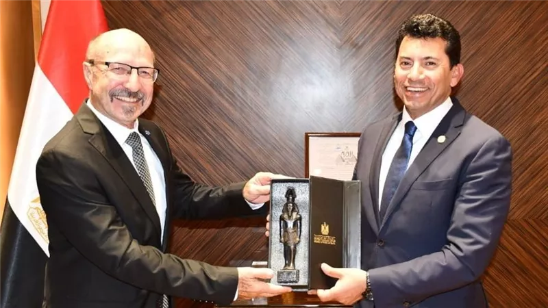 لبحث استضافة مصر كأس العالم.. أشرف صبحي يلتقي رئيس الاتحاد الدولي للكاراتيه التقليدي