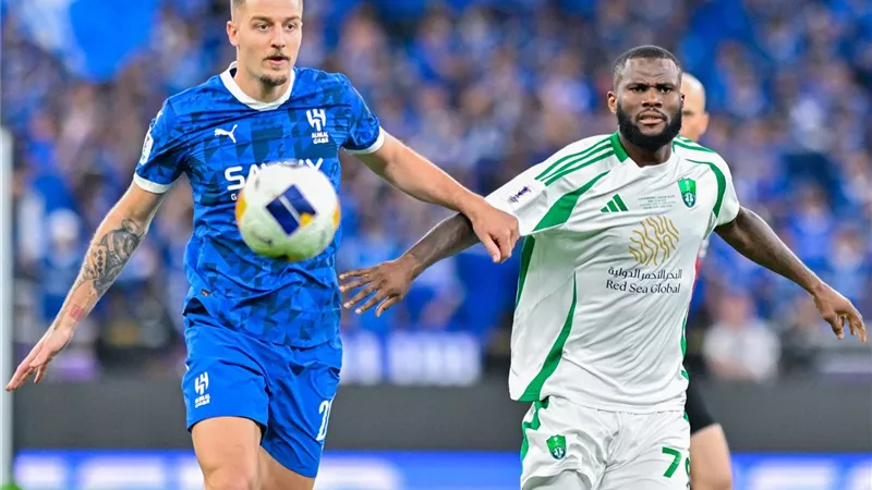 الدوسري ضد محرز.. التشكيل المتوقع لمباراة الهلال والأهلي بالدوري السعودي