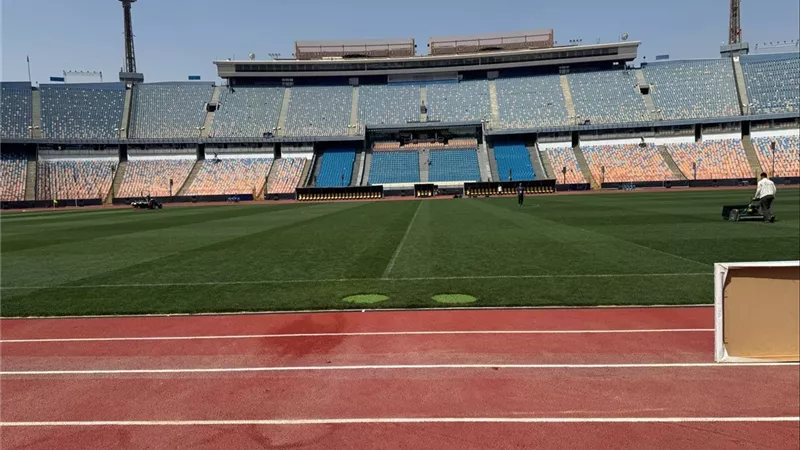 وزير الشباب والرياضة يتفقد استاد القاهرة قبل مواجهة الأهلي وصن داونز