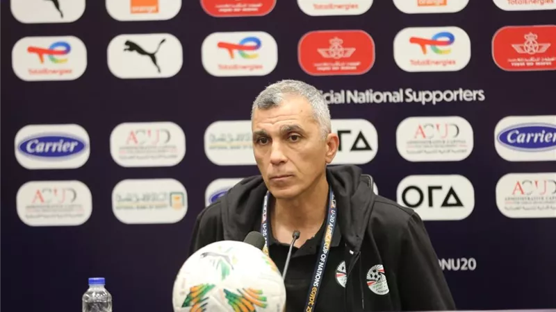 أسامة نبيه يفتح النار على إدارة الزمالك: بتحلوا أزماتكم ببيع اللاعبين وقطاع الناشئين عنده مشاكل