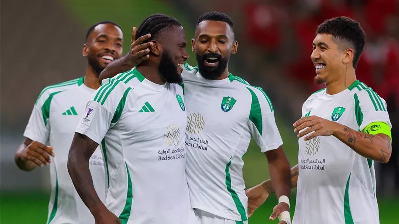 لجنة الحكام بالدوري السعودي تصدر بيانا رسميا حول أزمة مباراة الأهلي وضمك