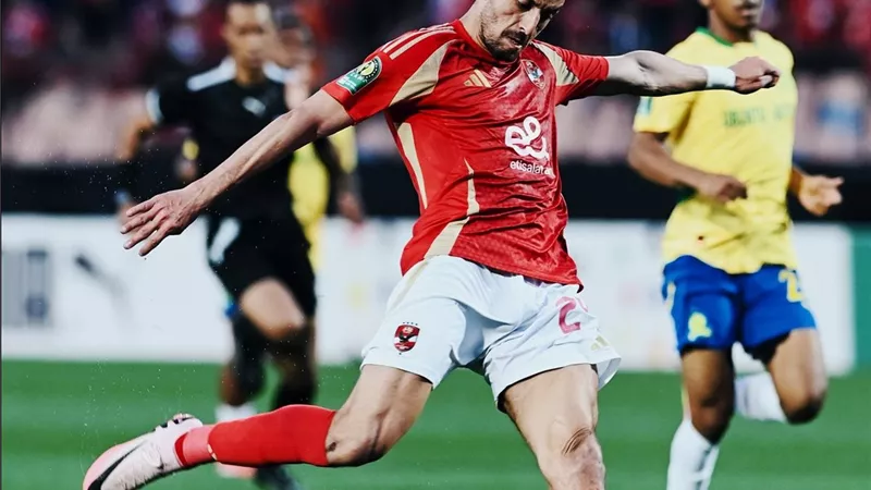 الأهلي يتقدم على صن داونز بهدف طاهر في الشوط الأول 