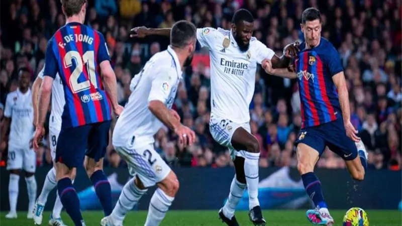 برشلونة ضد ريال مدريد.. موعد المباراة في نهائي كأس ملك إسبانيا