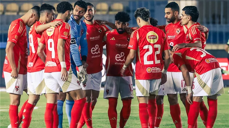 نجم الأهلي يوافق بشكل مبدئي علي تجديد عقده.. تعرف عليه