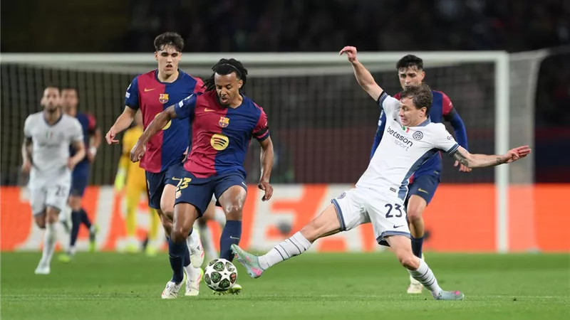 لامين يامال يقود هجوم برشلونة ضد إنتر ميلان في دوري أبطال أوروبا 