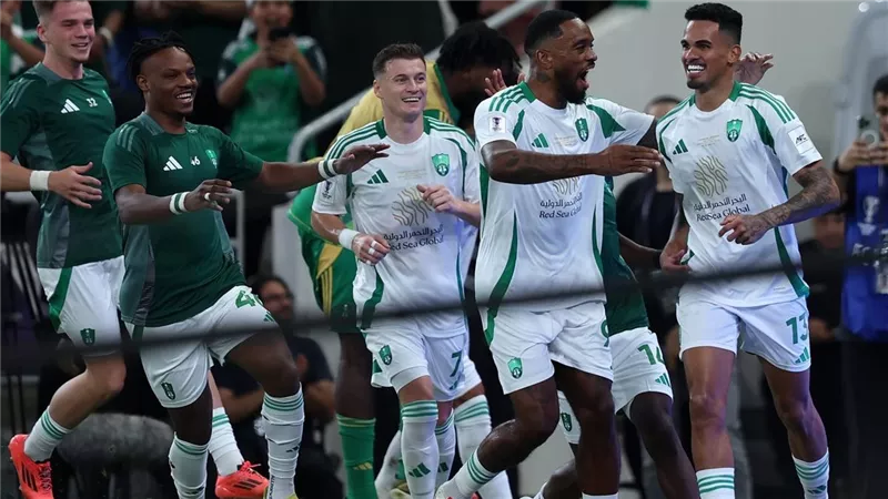 غياب بطل آسيا الأول.. تشكيل الأهلي ضد التعاون في الدوري السعودي
