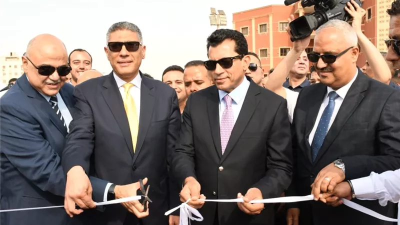 وزير الشباب والرياضة ومحافظ الجيزة يفتتحان منشآت رياضية بنادي حدائق الأهرام