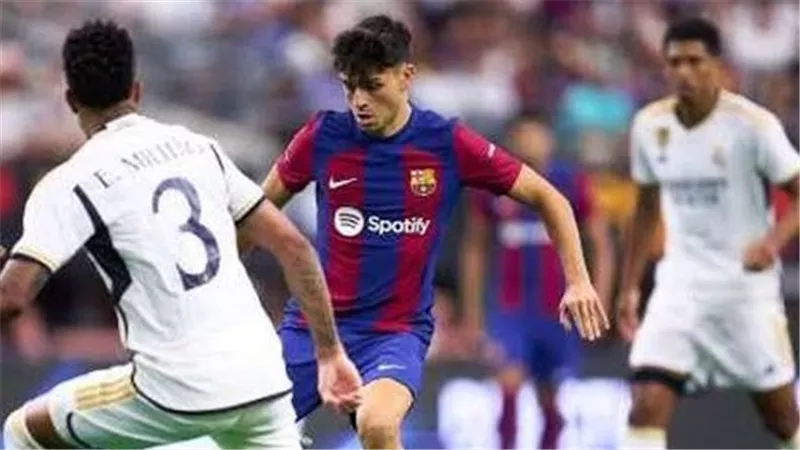 برشلونة يصطدم بريال مدريد الليلة في مباراة حسم الدوري الإسباني 