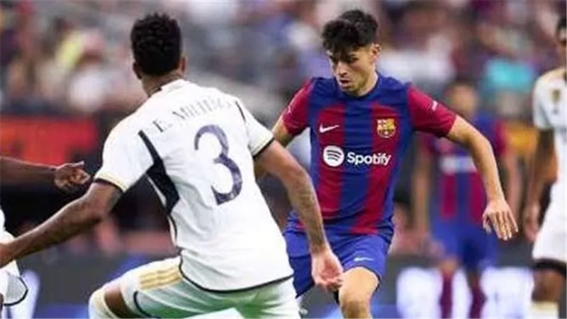 الكلاسيكو .. بدء مباراة برشلونة ضد ريال مدريد فى الدوري الإسباني