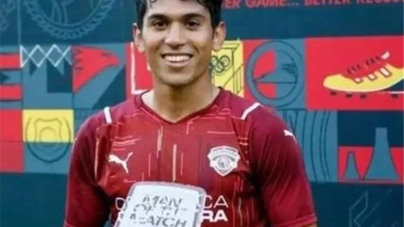 سيراميكا كليوباترا يودع محمد شكري بعد انتقاله إلى الأهلي رسميًا في الميركاتو الصيفي