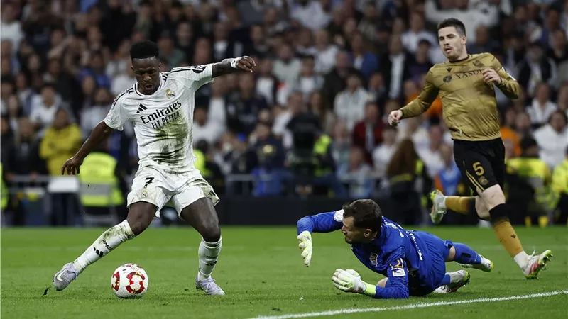 فينيسيوس جونيور يجدد عقده مع ريال مدريد حتى 2030 براتب ضخم