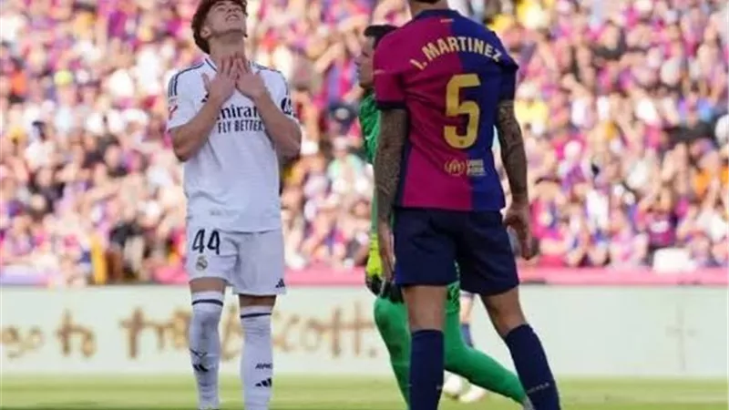 من الحلم إلى كابوس.. فيكتور مونيوث تحت مرمى الانتقادات بعد ظهوره الأول مع ريال مدريد