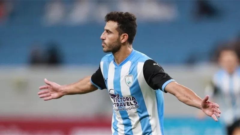 شوبير يحسم الجدل حول مستقبل حمدي فتحي وأكرم توفيق في الدوري القطري