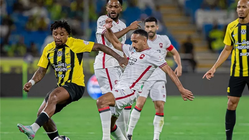 انتزع عرش الهلال.. الاتحاد بطلًا للدوري السعودي عقب الفوز على الرائد
