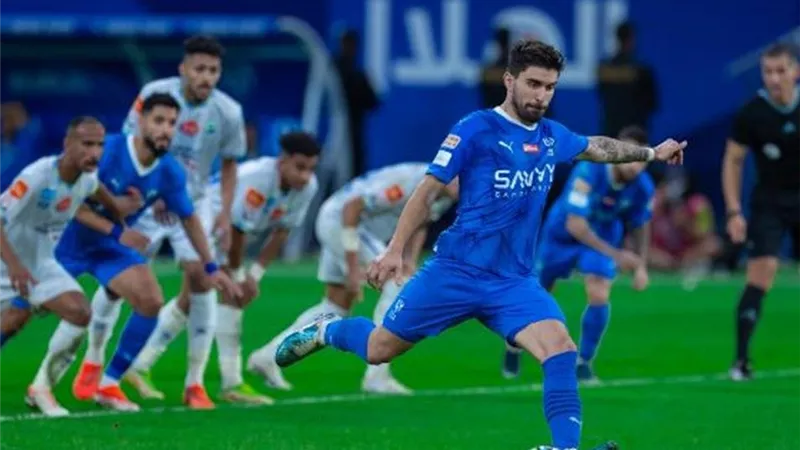 التشكيل المتوقع لمباراة الهلال والفتح في الدوري السعودي.. أزمة بالجبهة اليمنى