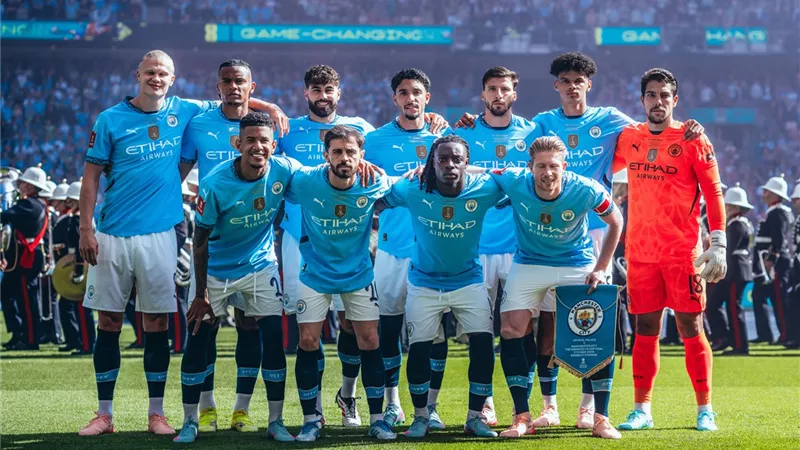 مانشستر سيتي يستضيف بورنموث الليلة في مواجهة حاسمة لتأمين مقعد بدوري الأبطال 