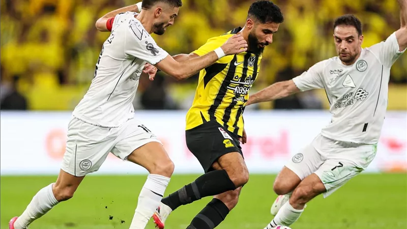 التشكيل المتوقع لمباراة الشباب والاتحاد في الدوري السعودي.. البطل بدون 4 أجانب