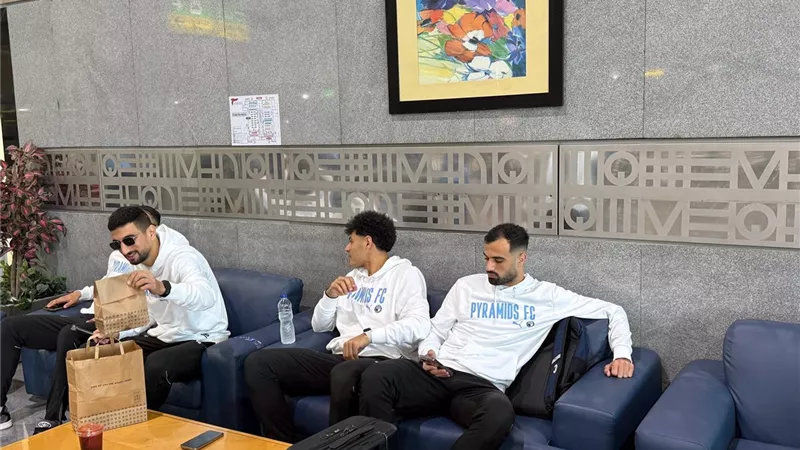 بيراميدز يصل مطار القاهرة للمغادرة الي جنوب افريقيا لمواجهة صن دوانز 