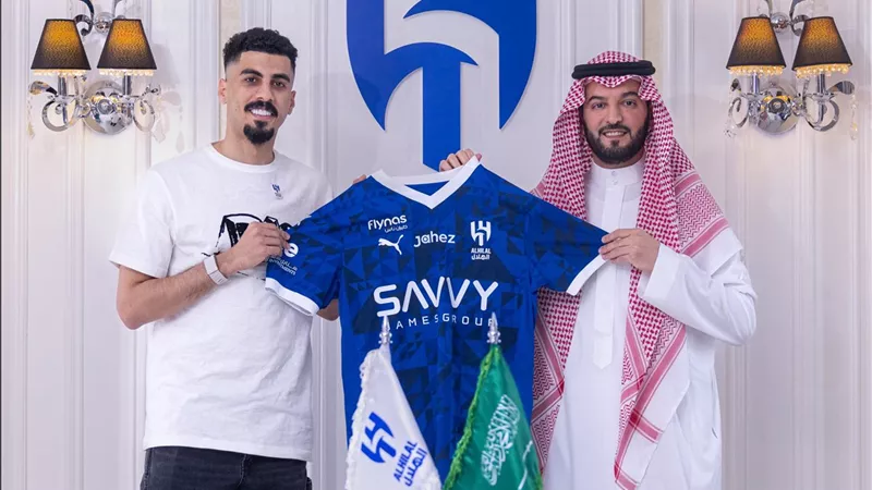 بعد لاجامي.. الهلال يضم صفقة مجانية جديدة من الأهلي السعودي