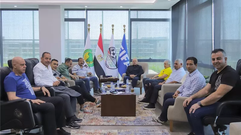 أبوريدة يبحث برنامج المنتخب الوطنى لكأس العرب مع الجهاز الفني 
