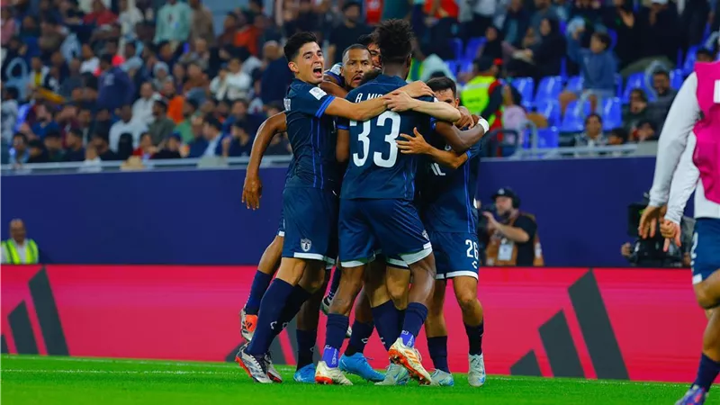 الأهلي وباتشوكا.. جون كينيدي يسجل الأول باللقاء الودي (فيديو)