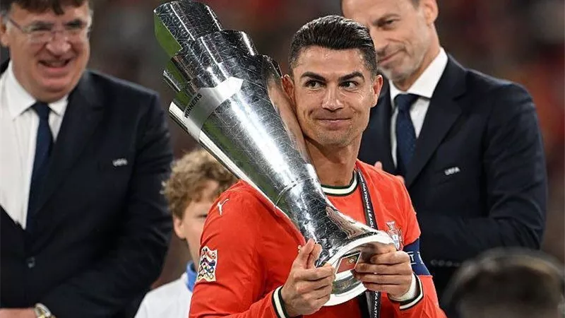قبل مواجهة الأهلي.. كريستيانو رونالدو يلهم ليونيل ميسي للركض مجدداً