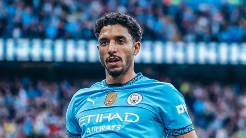 لاعب عربي جديد يقترب من مزاملة عمر مرموش في مانشستر سيتي