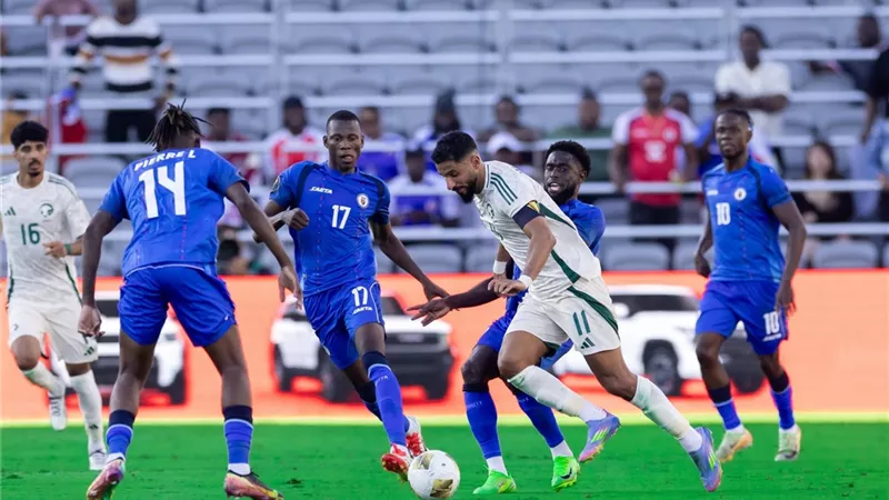 منتخب السعودية يحقق فوزا تاريخيا على هايتي في الظهور الأول بالكأس الذهبية (فيديو وصور) 
