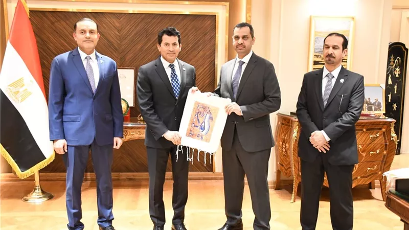 أشرف صبحى يستقبل السفير القطري بالقاهرة لتوطيد التعاون الشبابي والرياضي بين البلدين