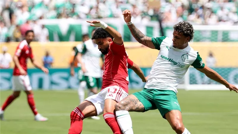الأهلي يواصل صيامه التهديفي ويتعادل سلبيا مع بالميراس في الشوط الأول 