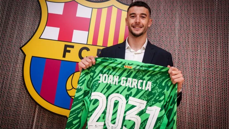 برشلونة يُعلن التعاقد مع جارسيا حتى 2031.. والحارس يُعلق