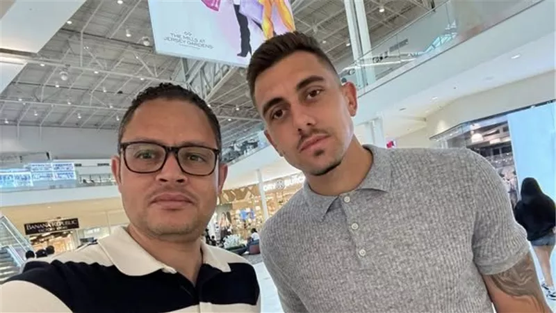 قبل مباراة بورتو المصيرية.. لاعبو الأهلي يتسوقون في المولات بـ أمريكا (صور)