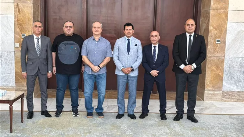 أشرف صبحى يجتمع برئيس اتحاد رفع الأثقال والمدير الفني الجديد للمنتخب