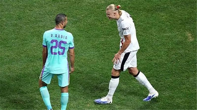 بفرمان مصري.. رامي ربيعة يورط العين مجددًا ضد مانشستر سيتي (فيديو)