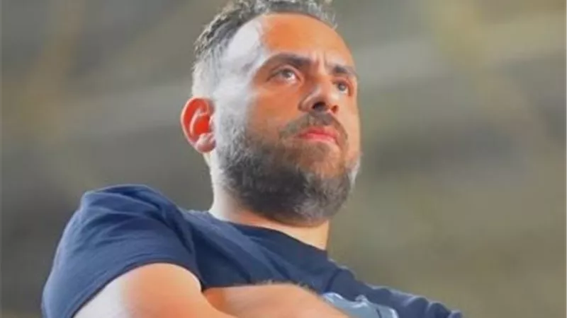 خالد الغندور يلمّح لإمكانية انتقال لاعبين من الأهلي إلى الزمالك بسبب جون إدوارد