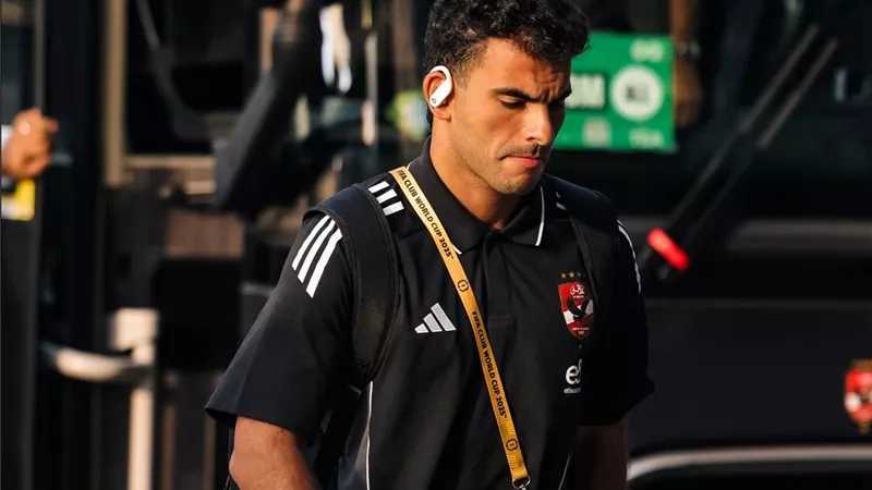 والد زيزو يتقدم بشكوى رسمية ضد جماهير الزمالك بعد أحداث مباراة سيراميكا كليوباترا