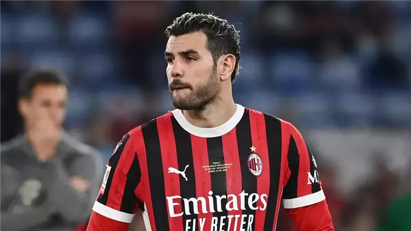 خضع للكشف الطبي.. الكشف عن تفاصيل انتقال ثيو هيرنانديز إلى الهلال