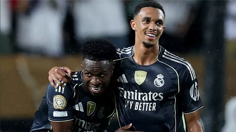 ريال مدريد يضرب سالزبورج بثلاثية ويصعد متصدرا في كأس العالم للأندية