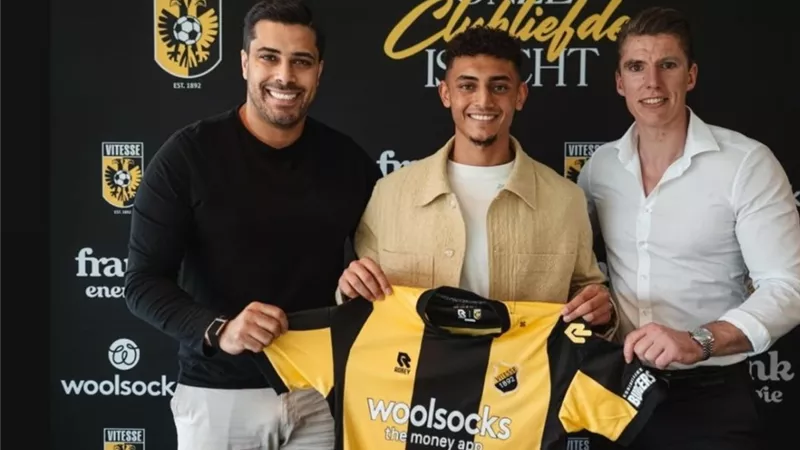 فيتيس الهولندي يُعلن ضم مصطفى أشرف لمدة موسمين.. واللاعب يعلق