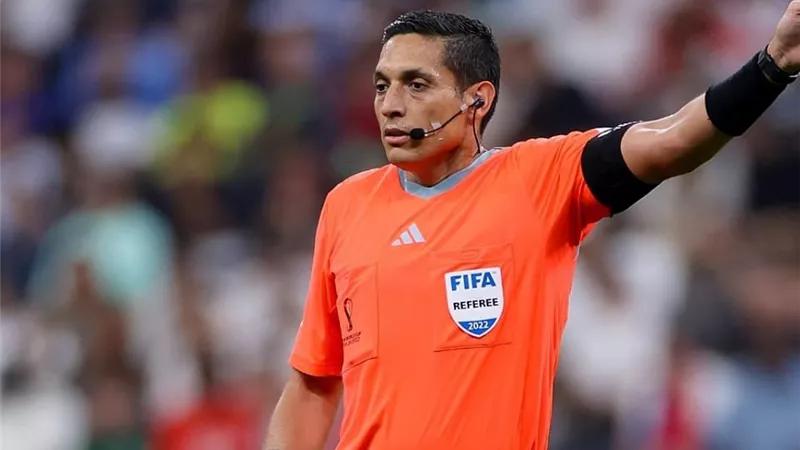من هو خيسوس فالينزويلا حكم مباراة الهلال ومانشستر سيتي في كأس العالم للأندية 2025؟