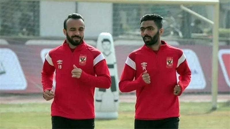 هل يرحل أفشة وحسين الشحات عن الأهلي؟.. شوبير يحسم الجدل