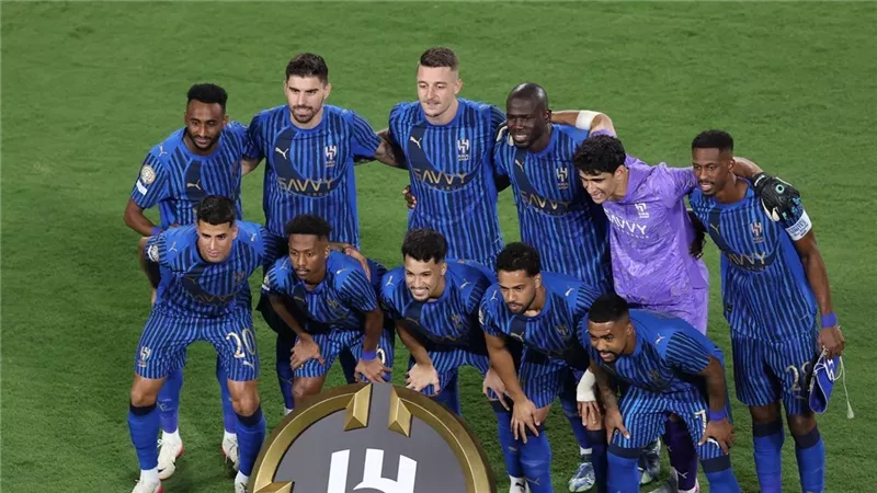 الهلال يشعل أزمة السوبر السعودي بقرار جديد.. والقادسية يطلب النهائي