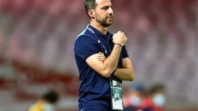 مندوب الزمالك ينتظر فيريرا في مطار القاهرة الدولي