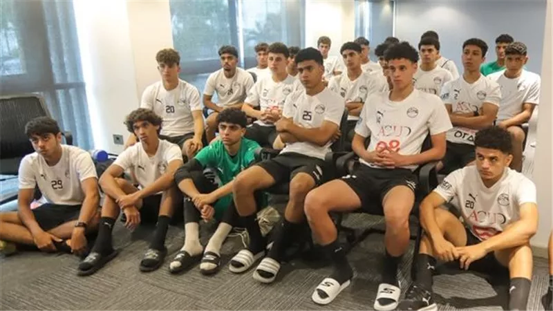 عصام الحضري و عزام يجتمعان بلاعبي المنتخب الوطني تحت 17 عاما