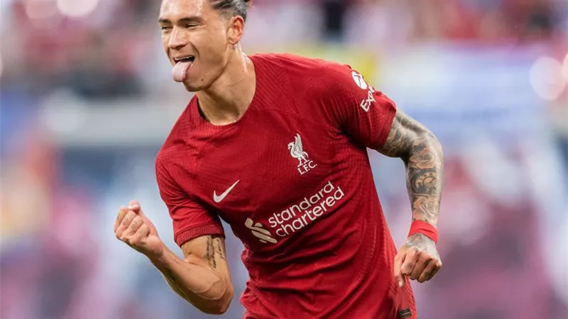 رغم رفض الجماهير.. داروين نونيز يوافق على الانضمام للهلال السعودي