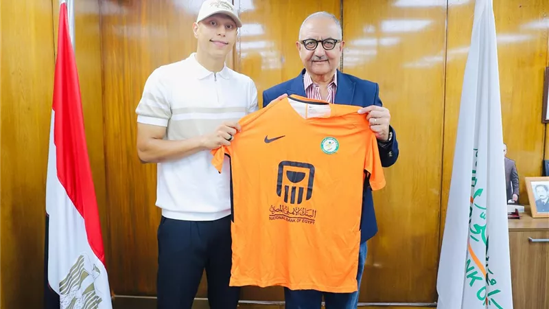 رسميا.. البنك الأهلي يعلن تعاقده مع عمرو الجزار بعد مفاوضات 