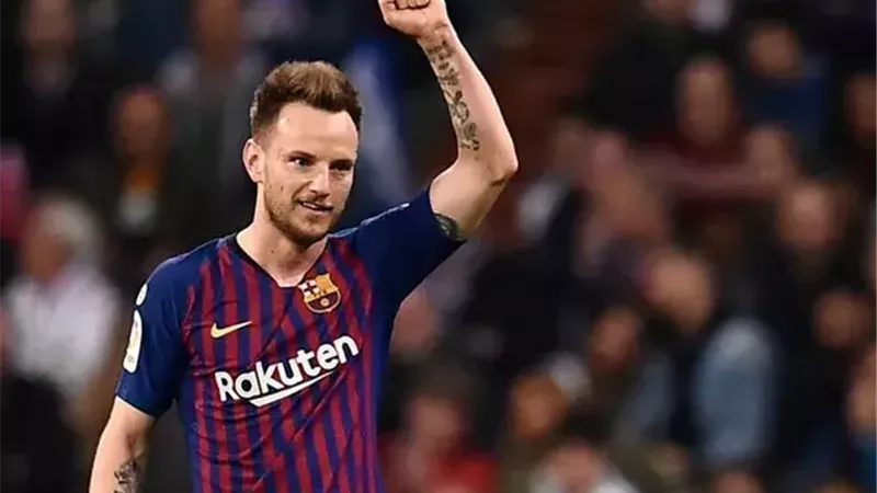 نجم برشلونة السابق يعلن تعليق حذائه والأتجاه للعمل الإداري 